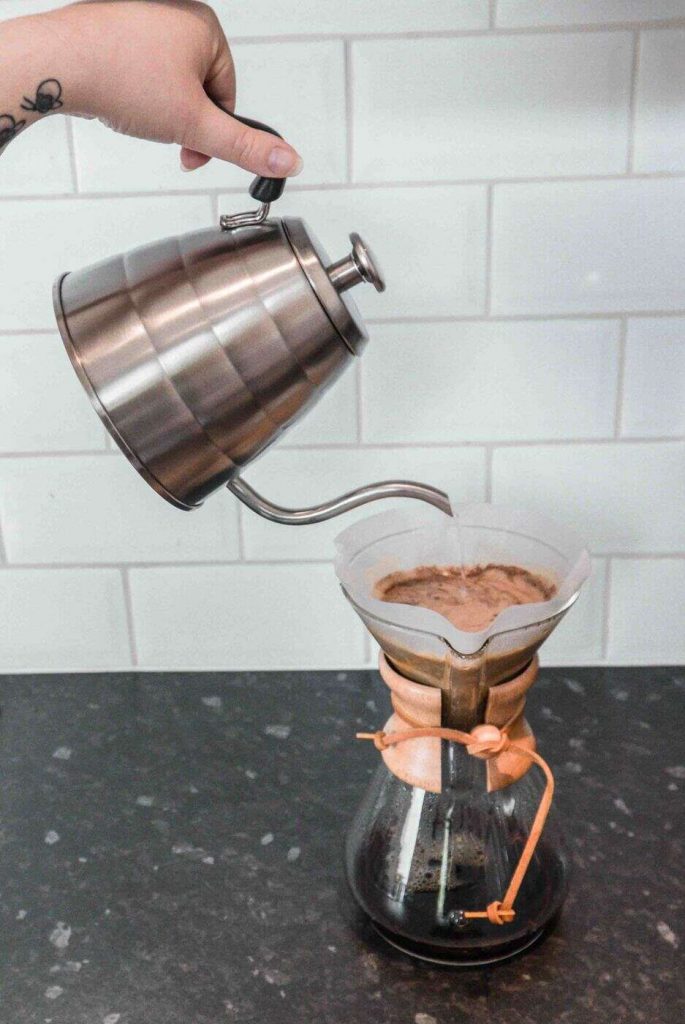 Brewing coffee in a chemex