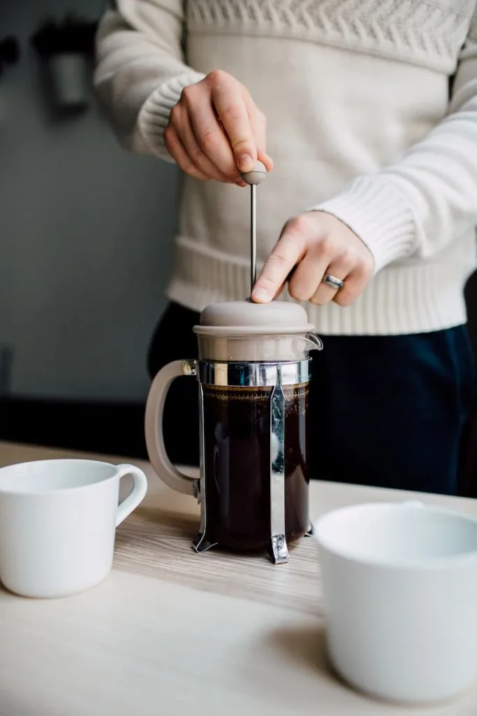 Pressing the plunger on the French press